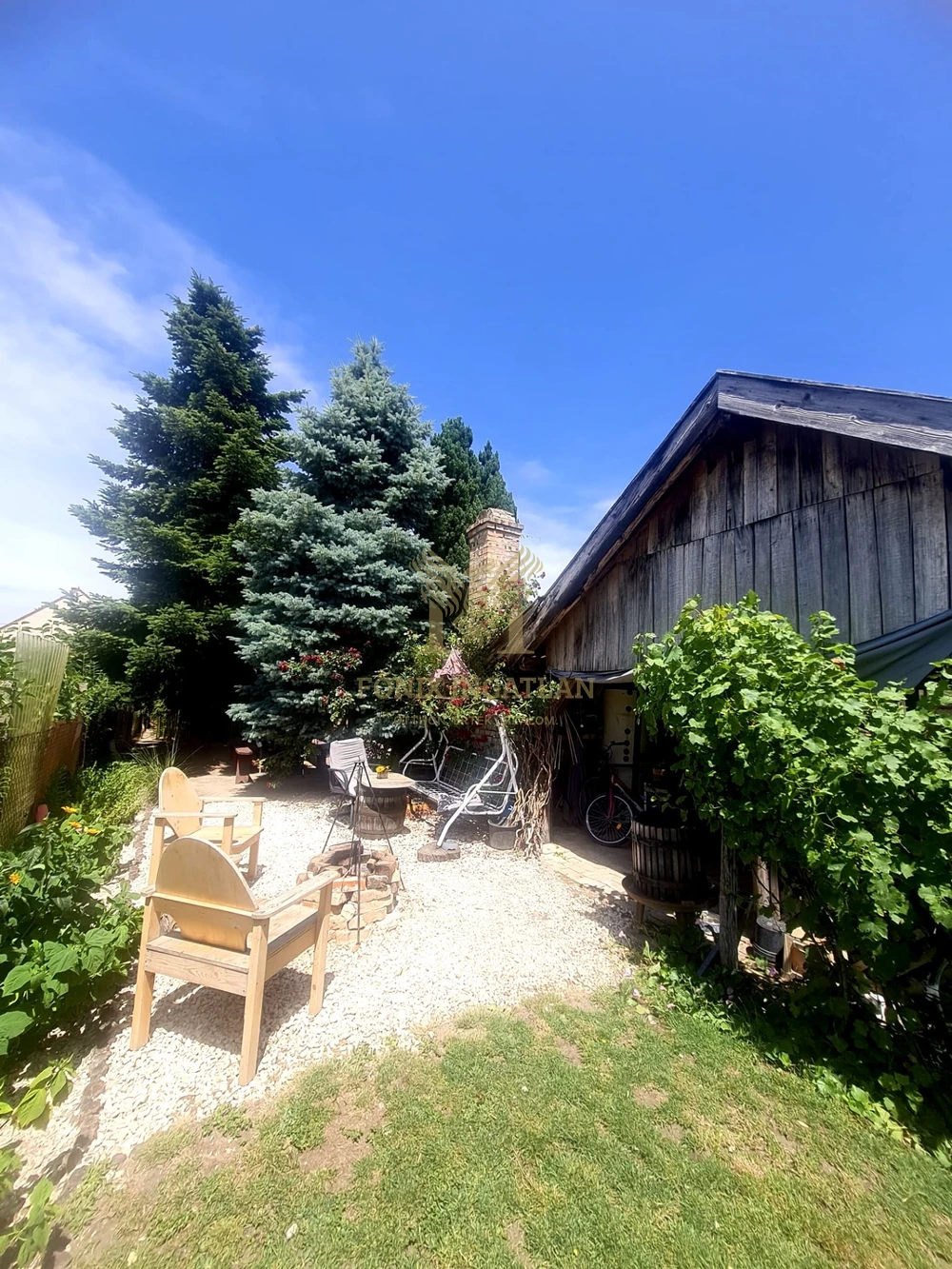 MINIBIRTOK DABAS, GYÓN VÁROSKÖZPONTBAN ELADÓ!