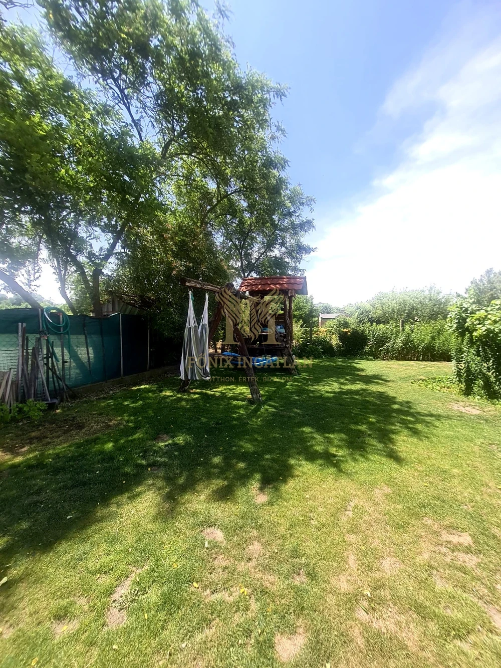 MINIBIRTOK DABAS, GYÓN VÁROSKÖZPONTBAN ELADÓ!