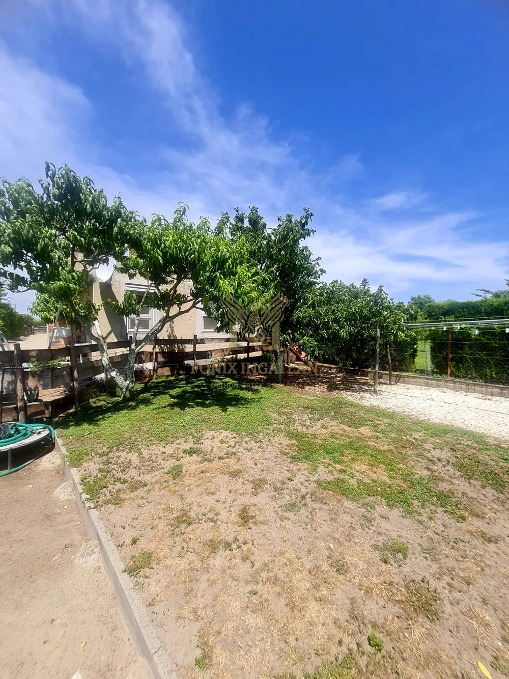 MINIBIRTOK DABAS, GYÓN VÁROSKÖZPONTBAN ELADÓ!