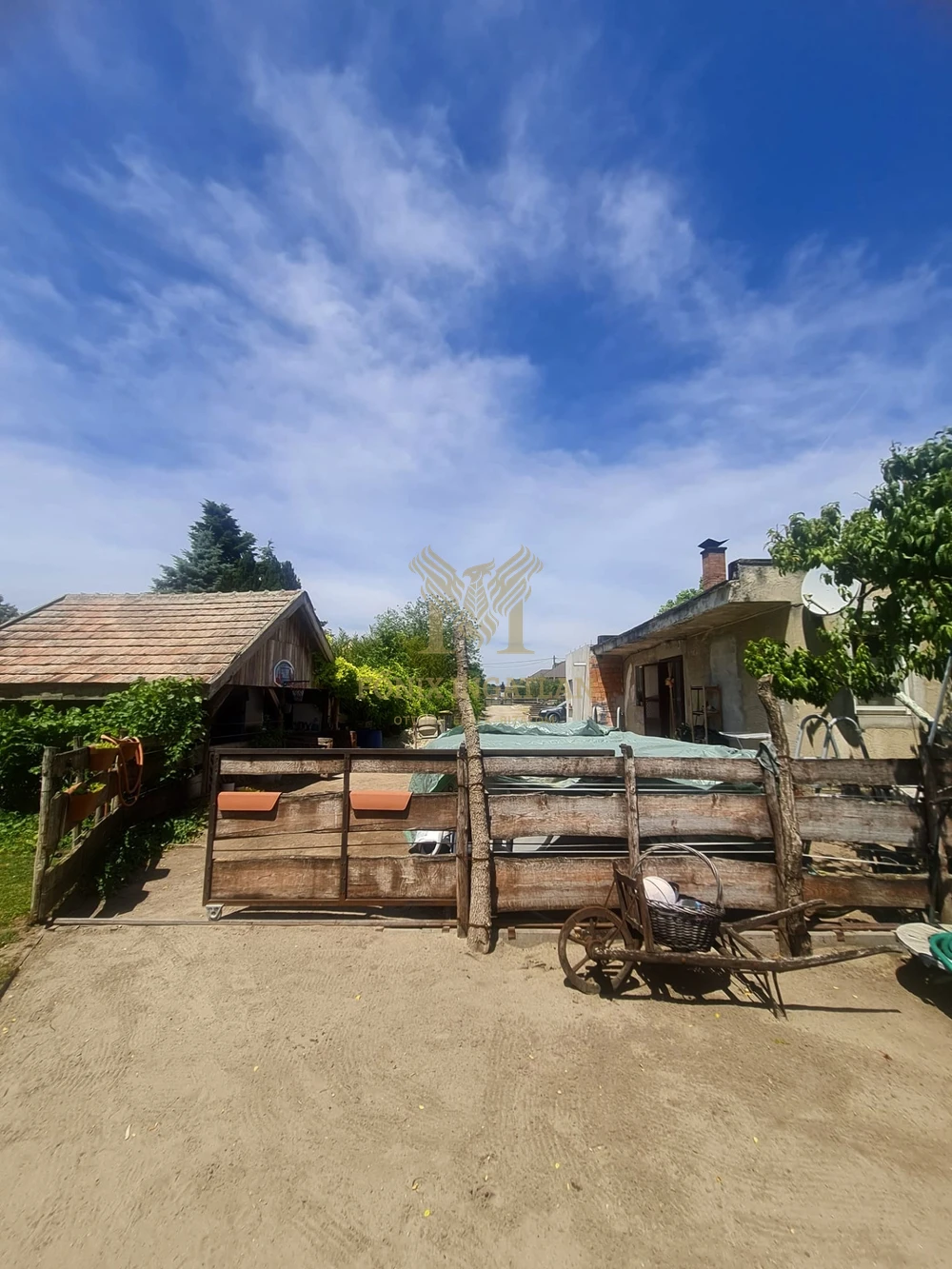 MINIBIRTOK DABAS, GYÓN VÁROSKÖZPONTBAN ELADÓ!