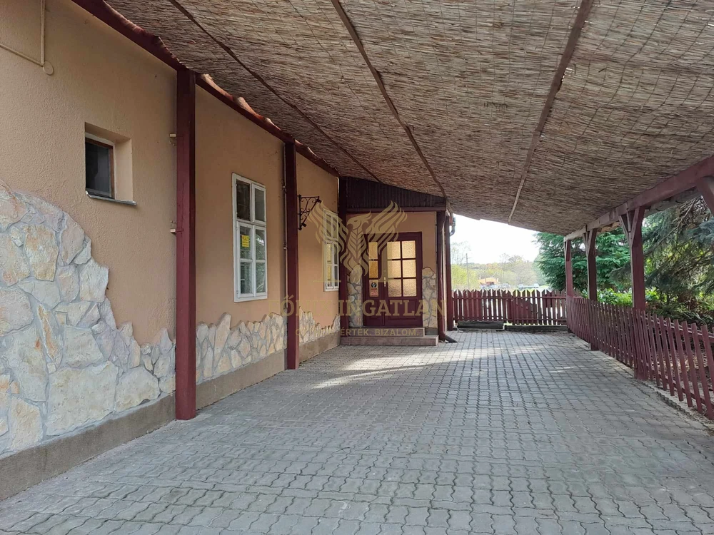 Eladó különleges lehetőségeket rejtő ingatlan Somogy vármegyében, Lábod szívében!