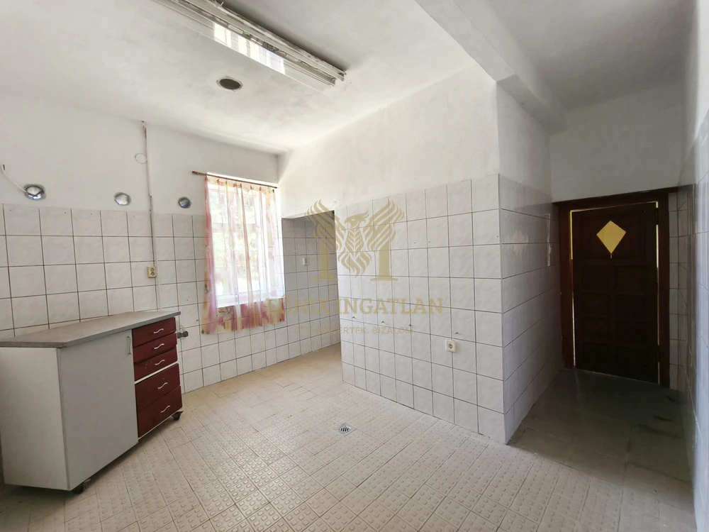 Eladó különleges lehetőségeket rejtő ingatlan Somogy vármegyében, Lábod szívében!