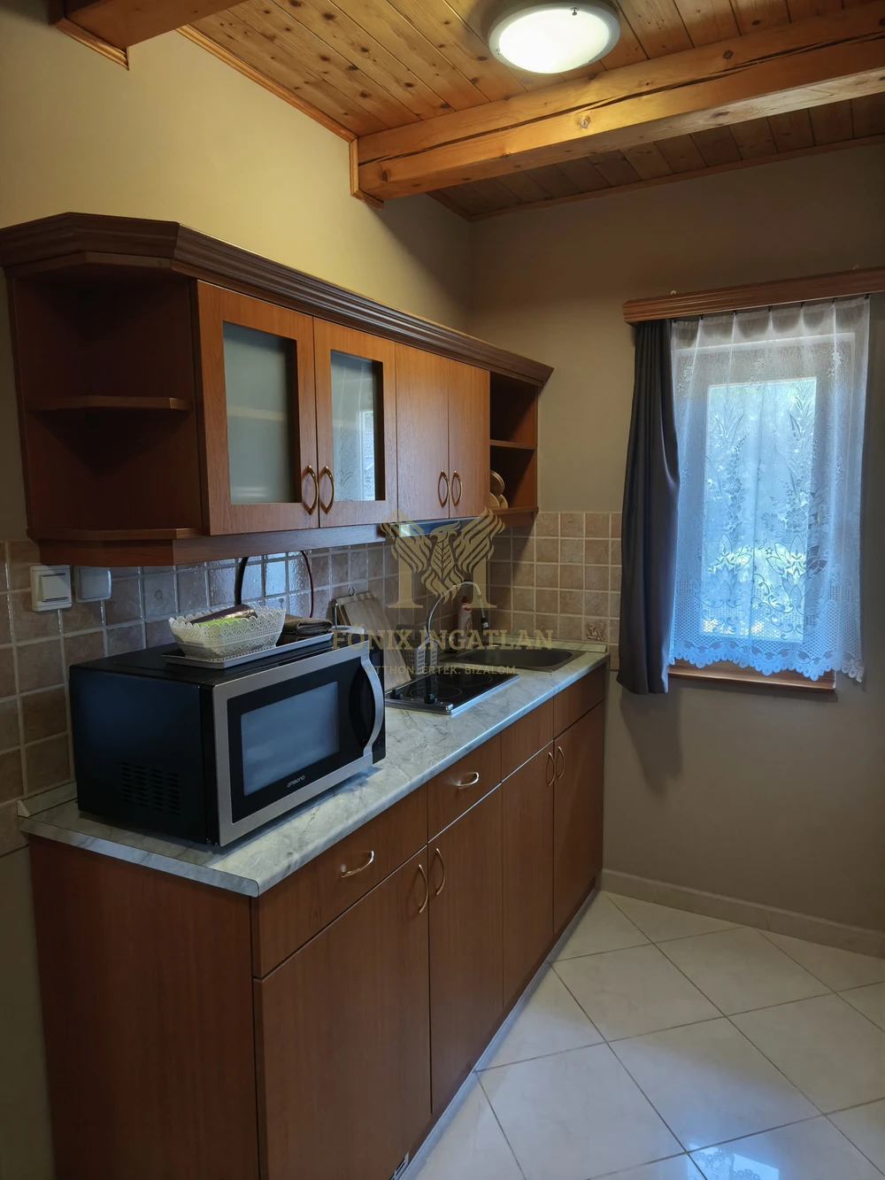 Eladó Stílusos Apartmanház a Balaton Szívében – Kivételes Lehetőség Befektetőknek!