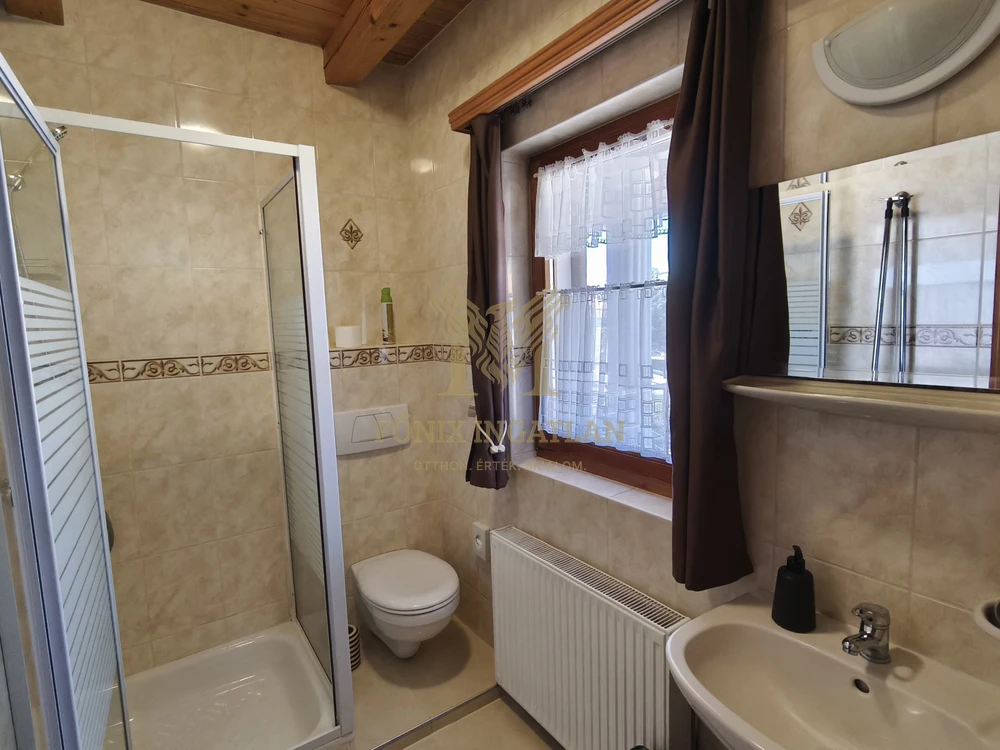 Eladó Stílusos Apartmanház a Balaton Szívében – Kivételes Lehetőség Befektetőknek!