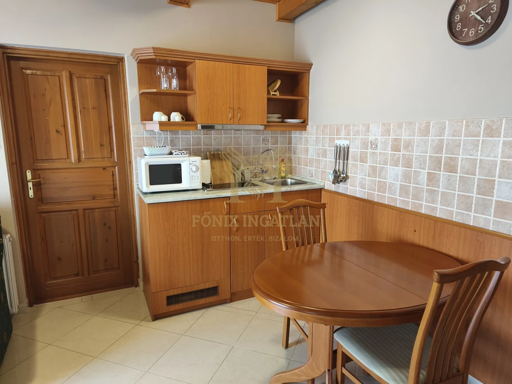 Eladó Stílusos Apartmanház a Balaton Szívében – Kivételes Lehetőség Befektetőknek!