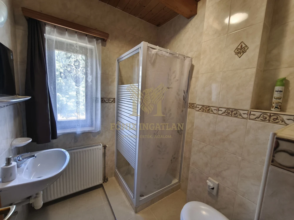 Eladó Stílusos Apartmanház a Balaton Szívében – Kivételes Lehetőség Befektetőknek!