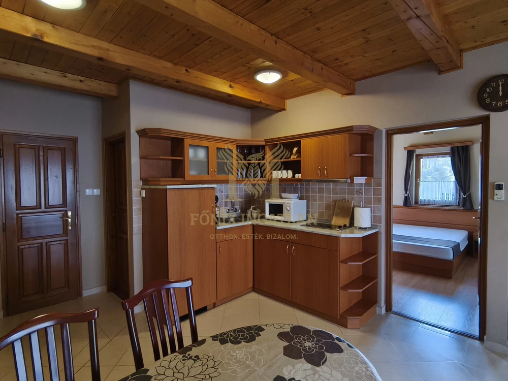 Eladó Stílusos Apartmanház a Balaton Szívében – Kivételes Lehetőség Befektetőknek!