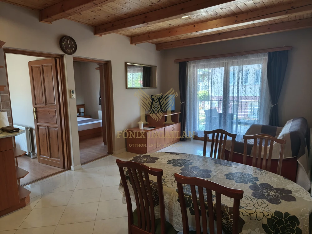 Eladó Stílusos Apartmanház a Balaton Szívében – Kivételes Lehetőség Befektetőknek!