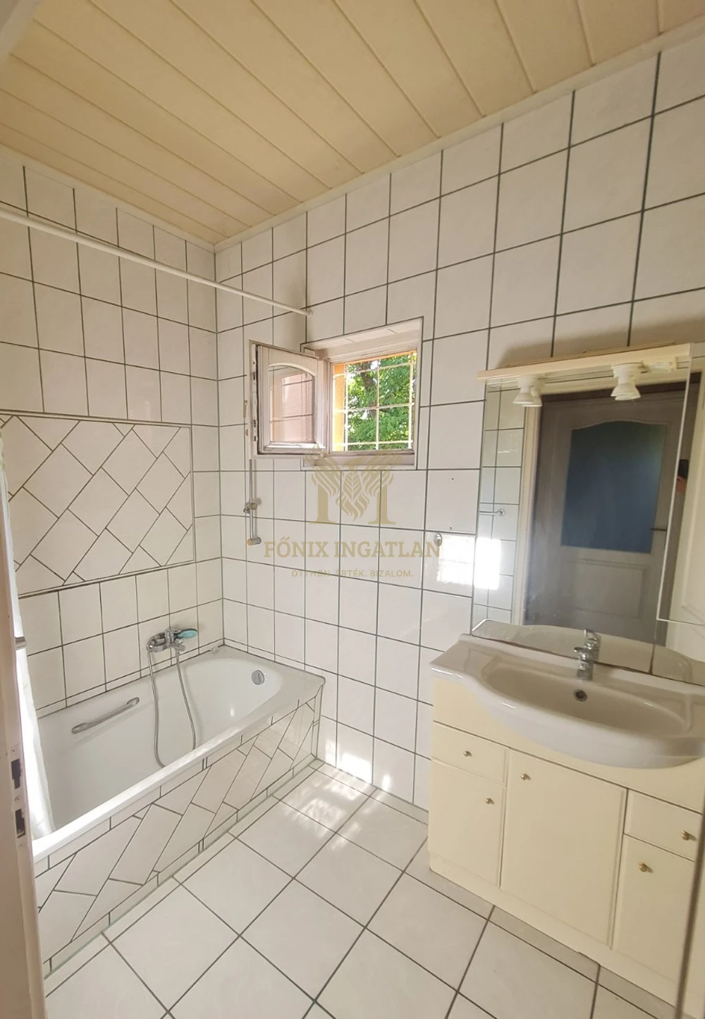 Gödön felújított családi ház eladó!