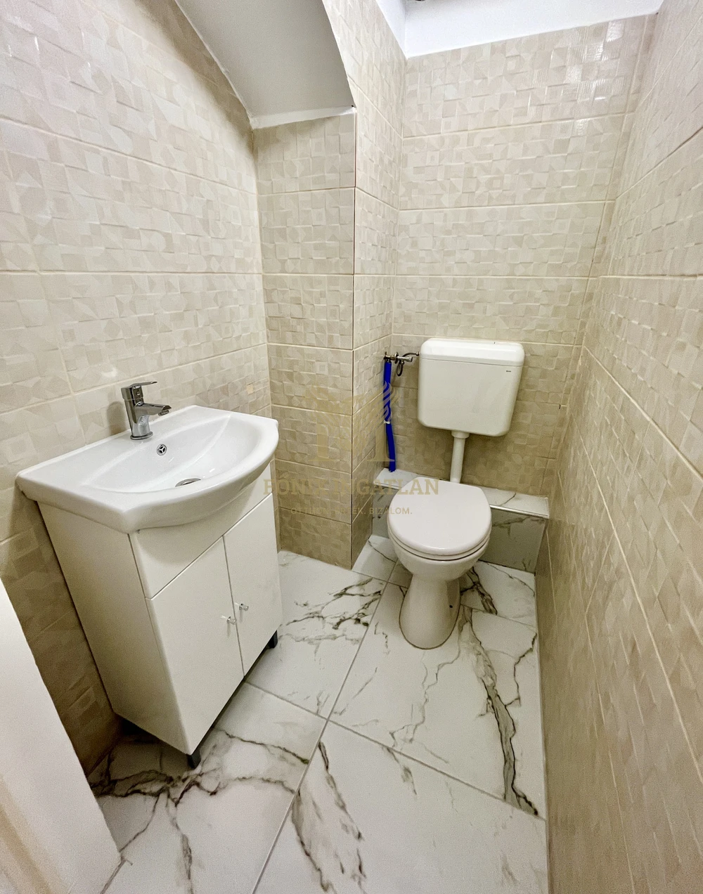 9 székes szépségszalon KIADÓ Debrecen belvárosának peremén!