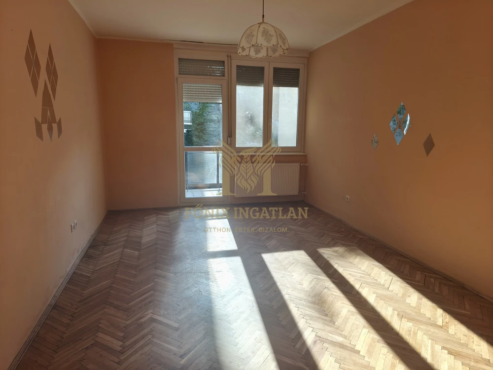 Kaposvár belvárosi 1. emeleti lakás eladó