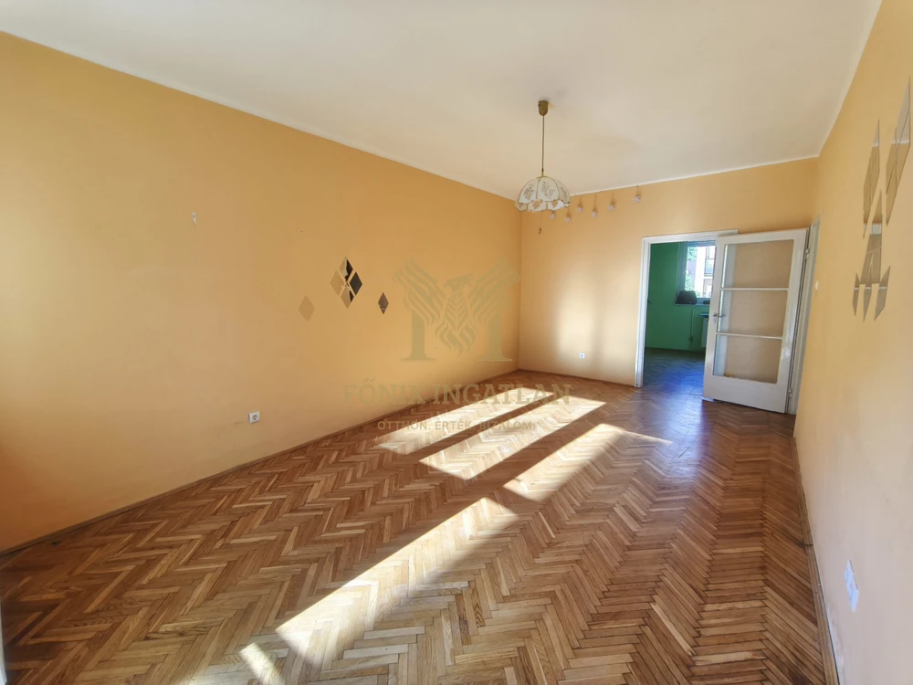 Kaposvár belvárosi 1. emeleti lakás eladó