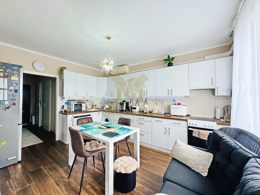 Ízléses Derék utcai lakás eladó!