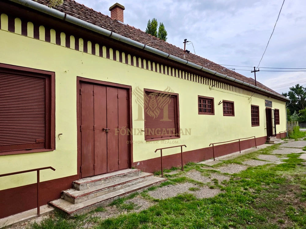 BEFEKTETŐK FIGYELEM! SOKOLDALÚ INGATLAN ELADÓ FREKVENTÁLT HELYEN