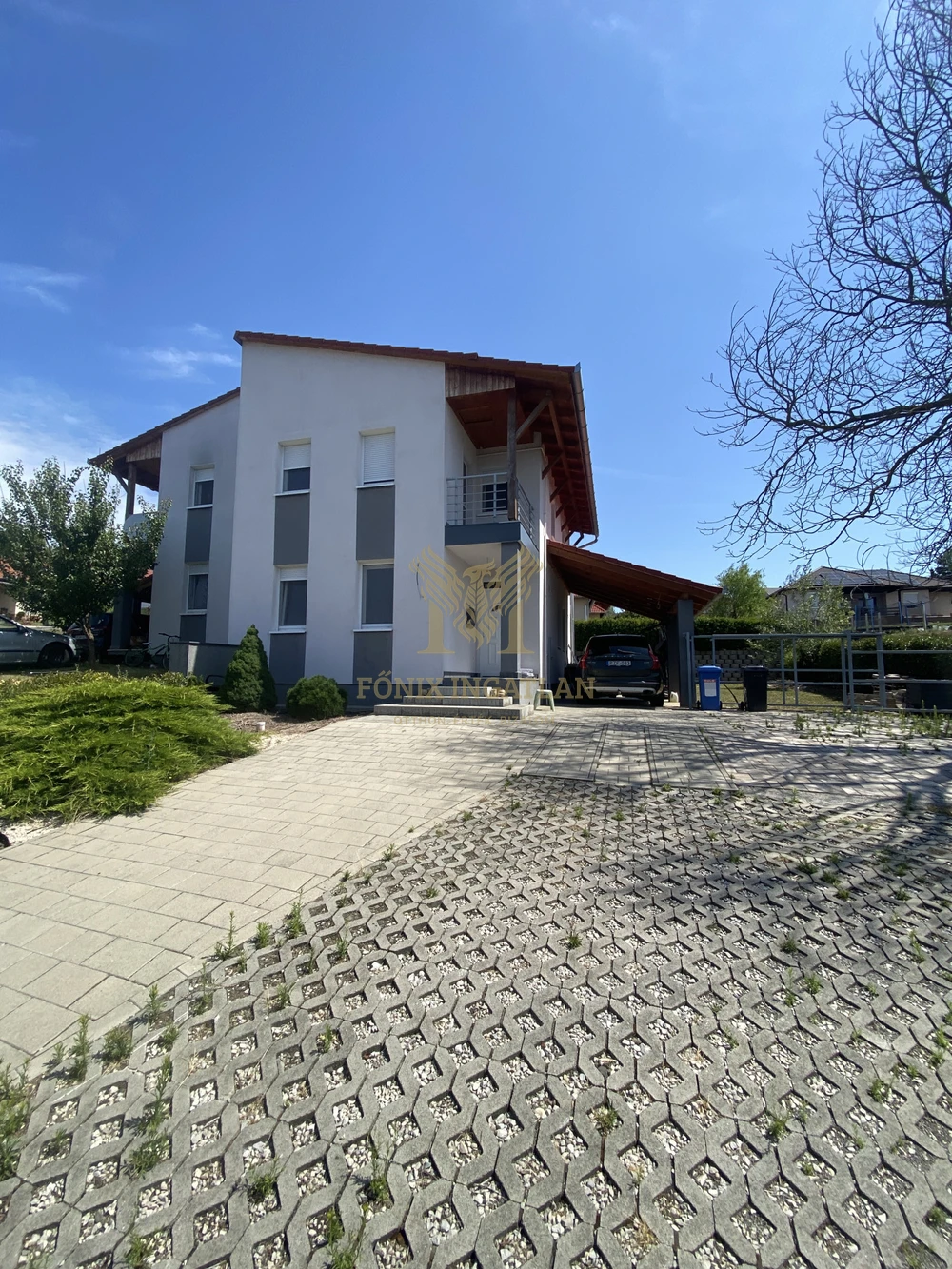 Immediately movable semi-detached house