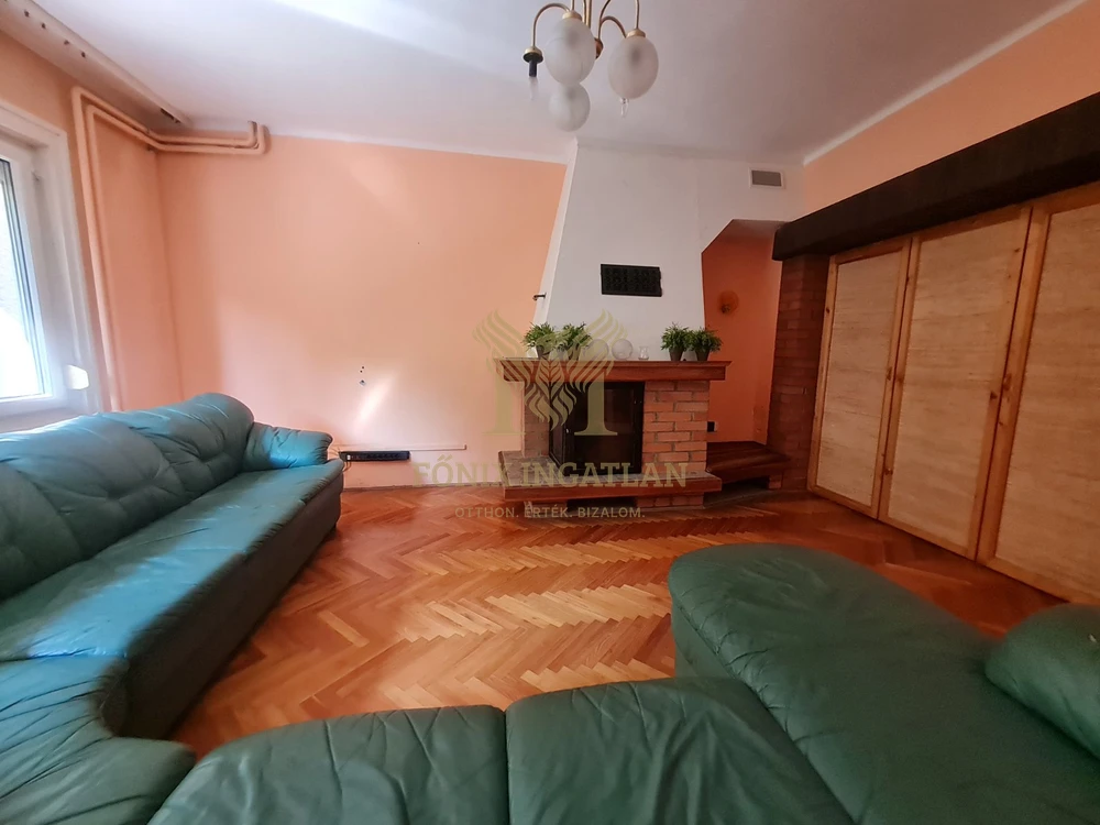 Panorámás földszinti otthon Kismaros szívében – erdő és patak ölelésében