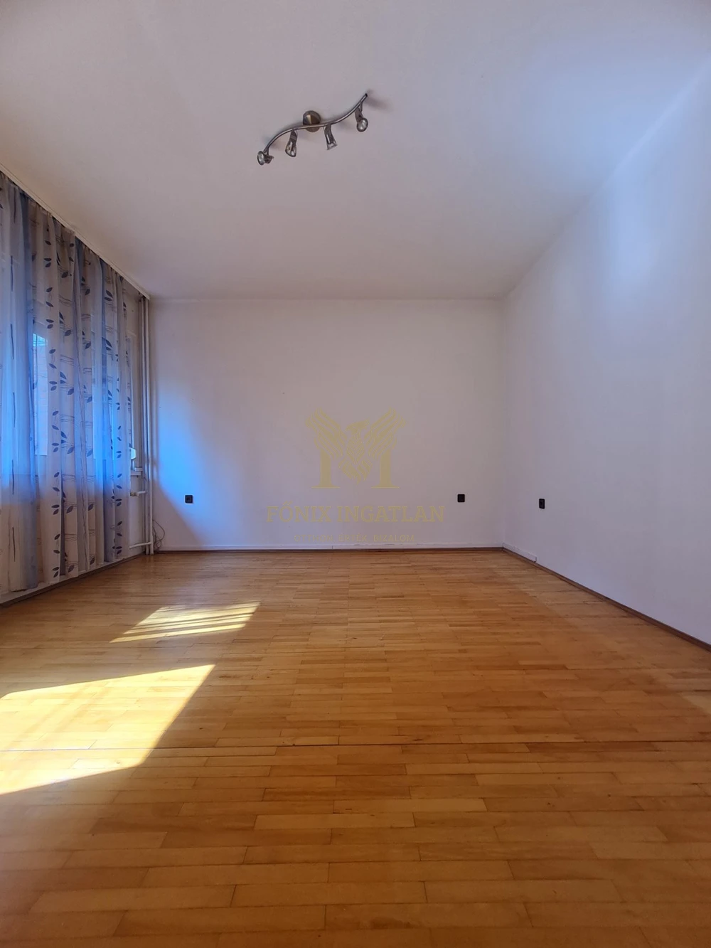 Panorámás otthon Kismaros szívében – erdő és patak ölelésében