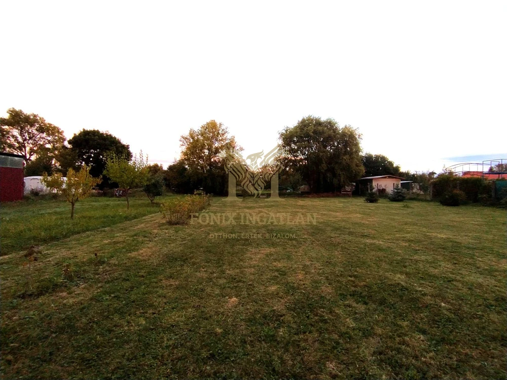 Tágas, modernizált családi ház eladó Vácrátót csendes utcájában, hatalmas telekkel!