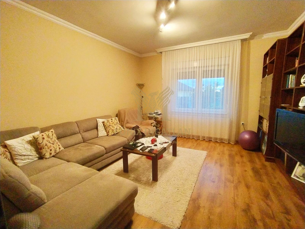 Tágas, modernizált családi ház eladó Vácrátót csendes utcájában, hatalmas telekkel!