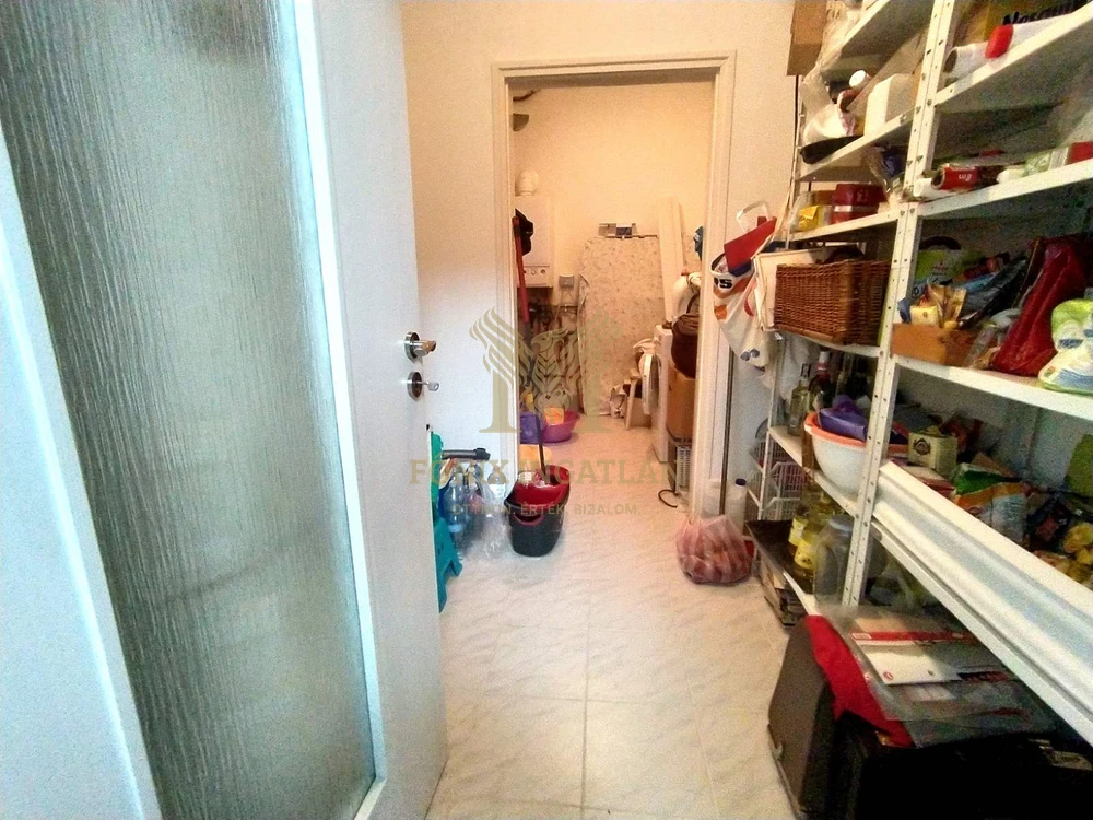 Tágas, modernizált családi ház eladó Vácrátót csendes utcájában, hatalmas telekkel!