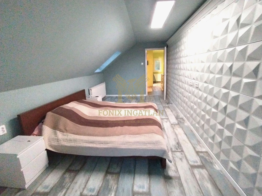 Tágas, modernizált családi ház eladó Vácrátót csendes utcájában, hatalmas telekkel!