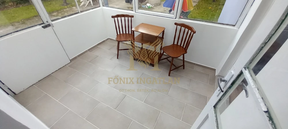 Felsőgöd frekventált részén, tágas telken részben felújított családi ház eladó!