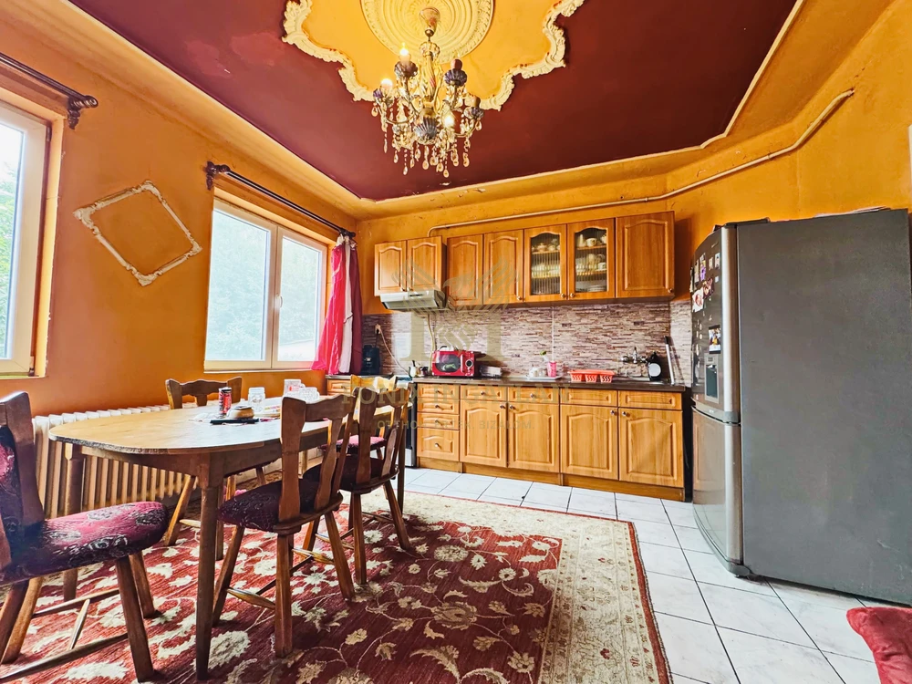 Felújítandó 2 szintes ház alkuképesen eladó!