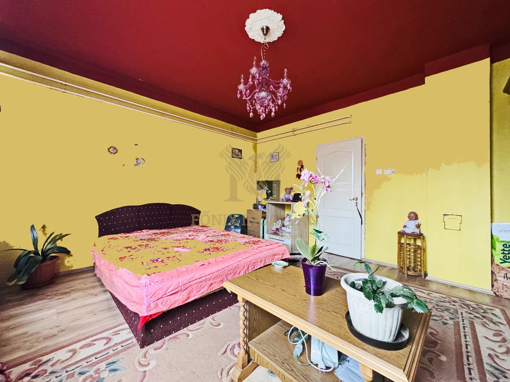 Felújítandó 2 szintes ház alkuképesen eladó!