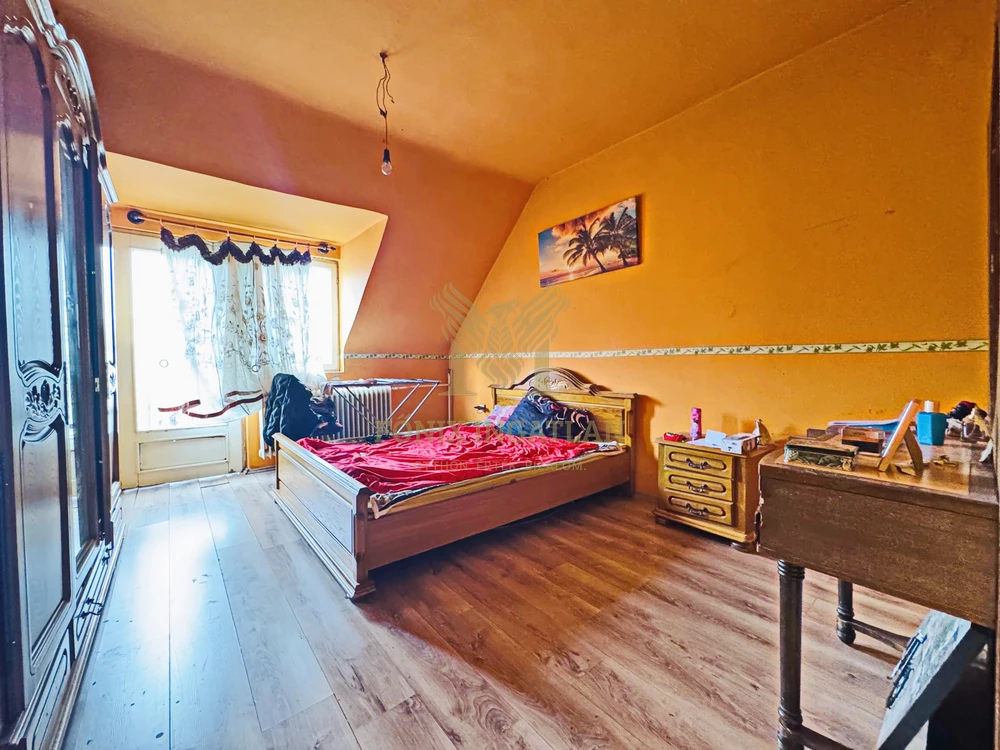 Felújítandó 2 szintes ház alkuképesen eladó!