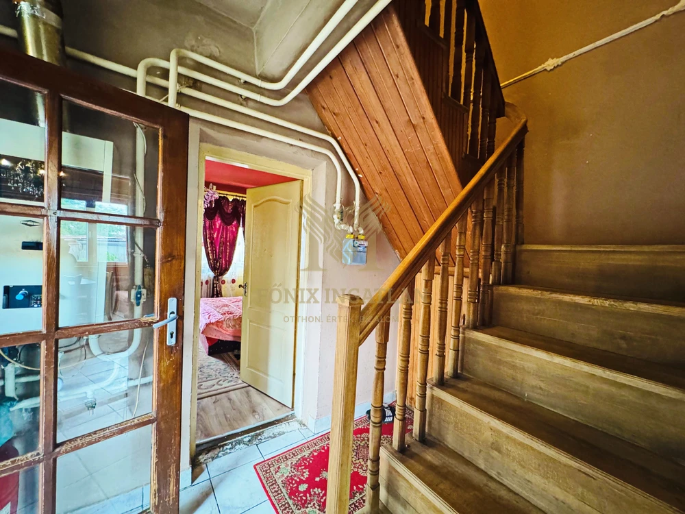 Felújítandó 2 szintes ház alkuképesen eladó!