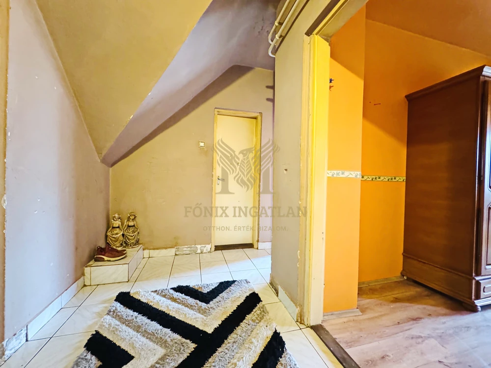 Felújítandó 2 szintes ház alkuképesen eladó!