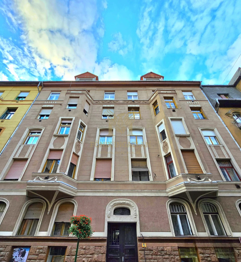 ÚJLIPÓTVÁROS XIII. kerület egyik legkedveltebb részén a Hegedűs Gyula utcában felújított lakás eladó!