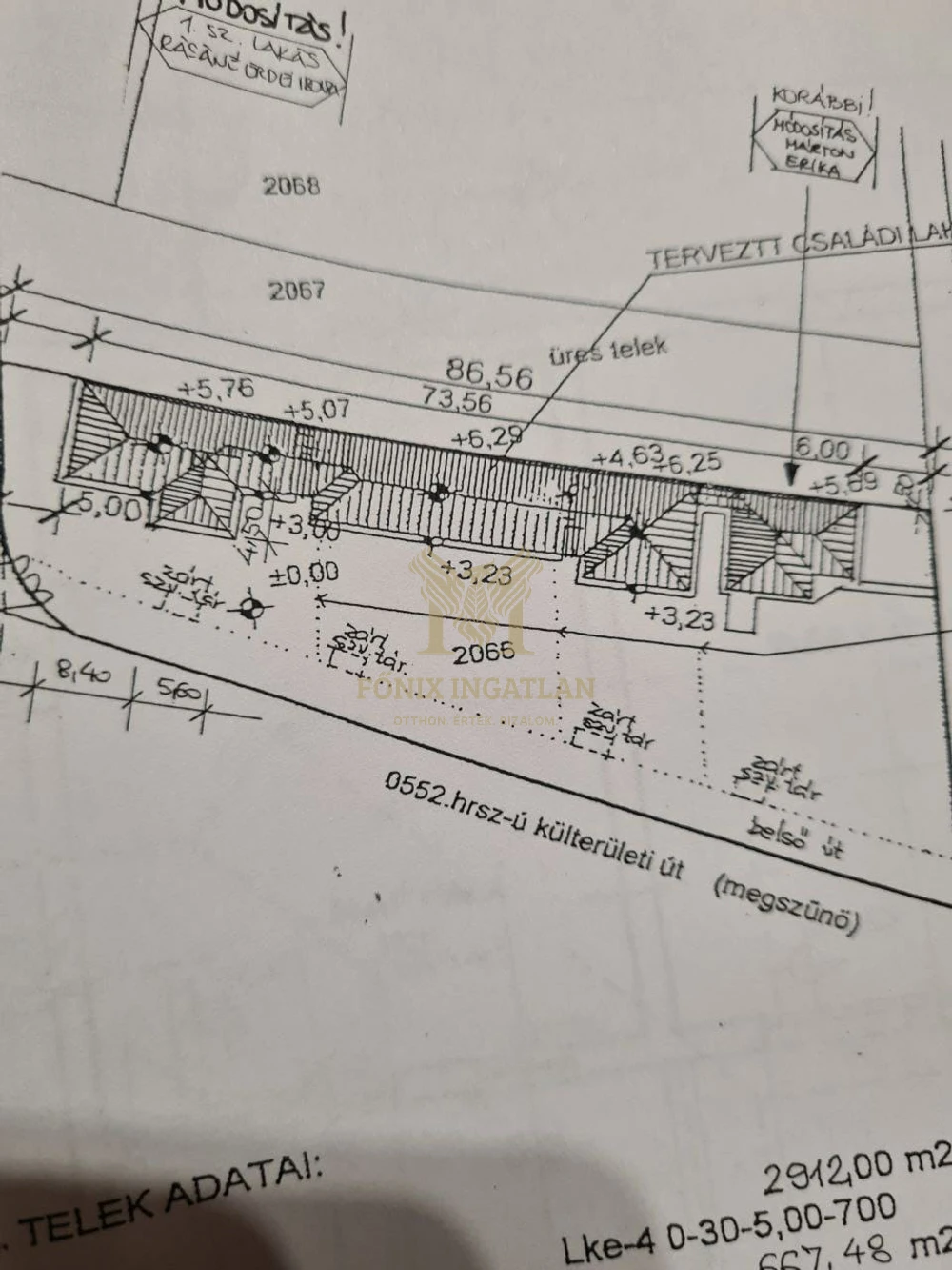 RUSZTIKUS JELLEGŰ, MODERN CSALÁDI HÁZ