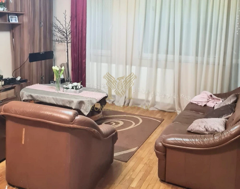 RUSZTIKUS JELLEGŰ, MODERN CSALÁDI HÁZ