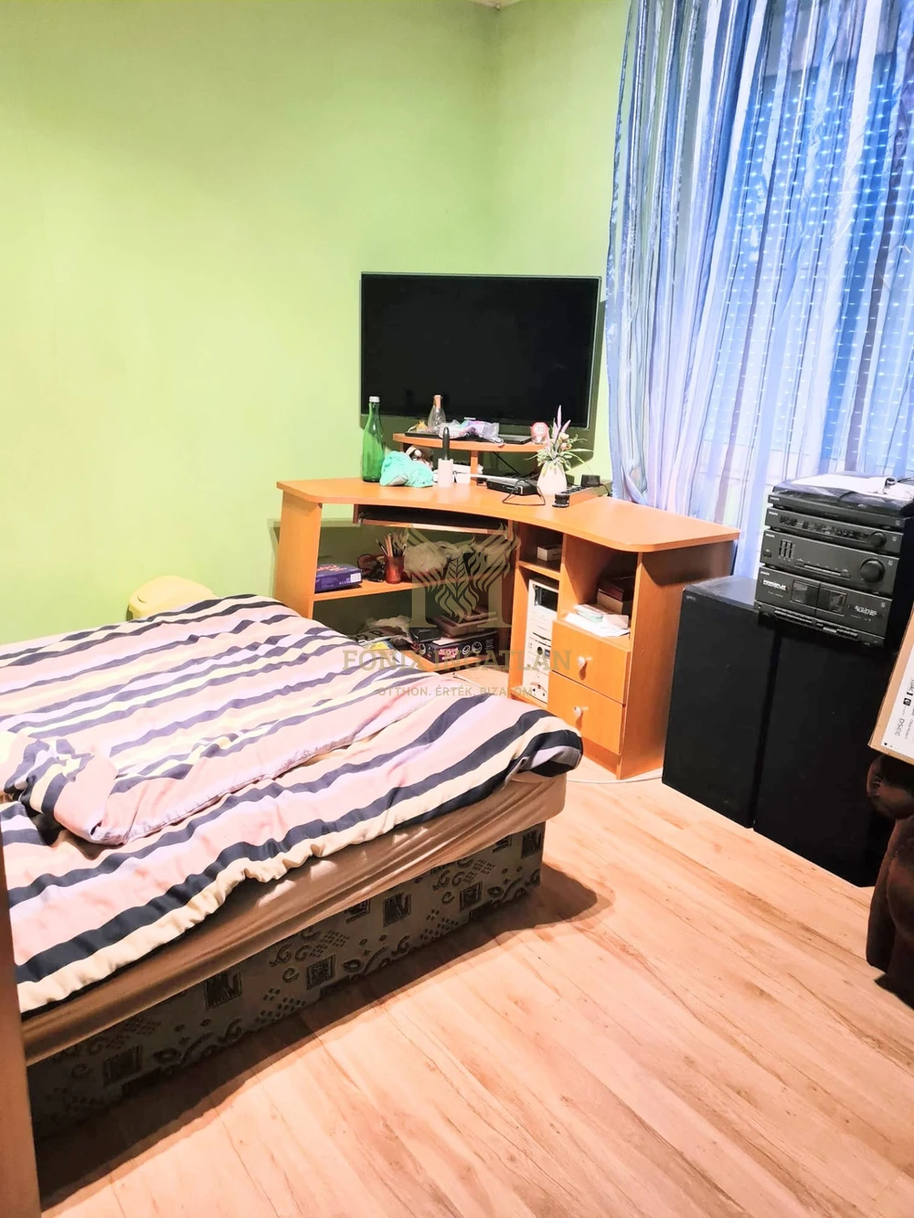 RUSZTIKUS JELLEGŰ, MODERN CSALÁDI HÁZ