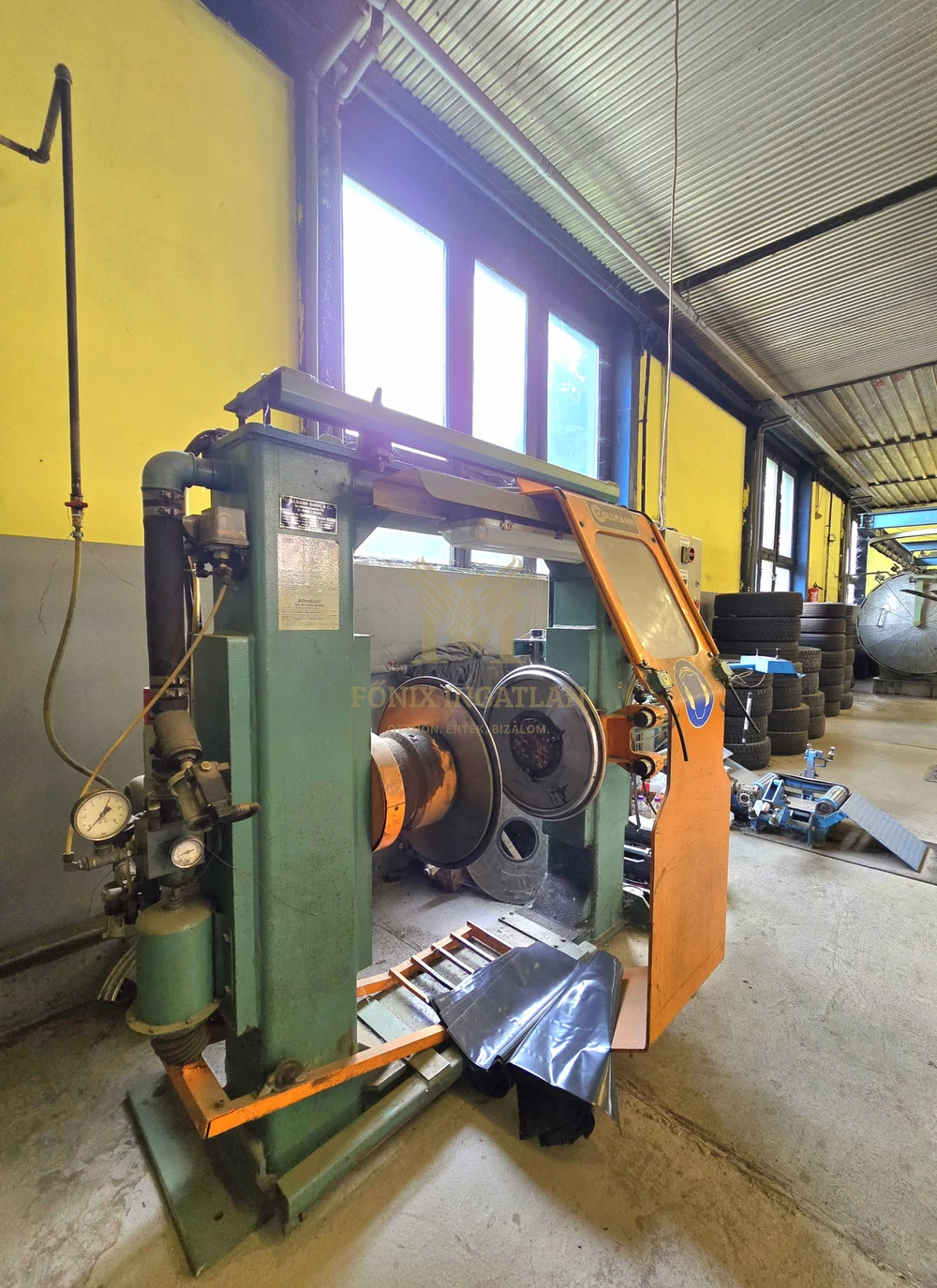 Eladó teher- és személygépjármű gumiabroncs futózású üzem teljes gépészettel és felszereltséggel!