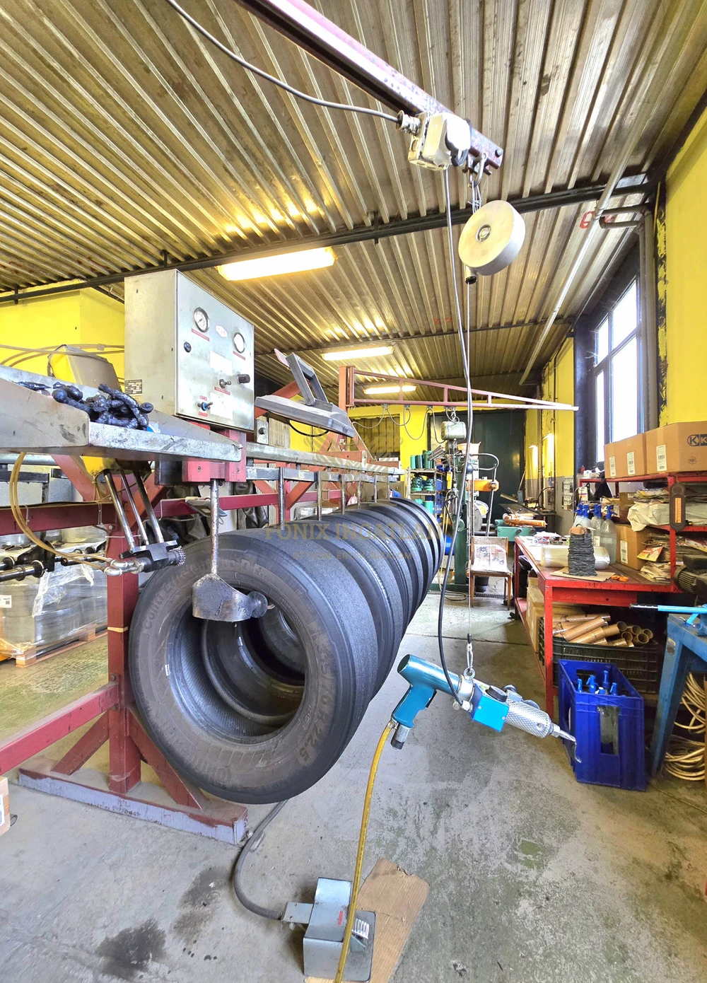 Eladó teher- és személygépjármű gumiabroncs futózású üzem teljes gépészettel és felszereltséggel!