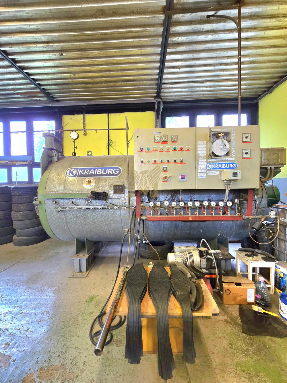 Eladó teher- és személygépjármű gumiabroncs futózású üzem teljes gépészettel és felszereltséggel!