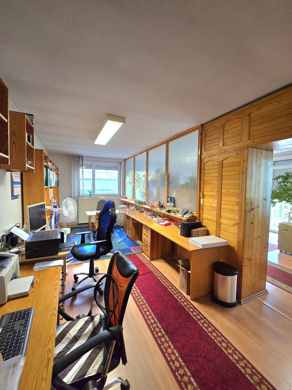 Eladó teher- és személygépjármű gumiabroncs futózású üzem teljes gépészettel és felszereltséggel!