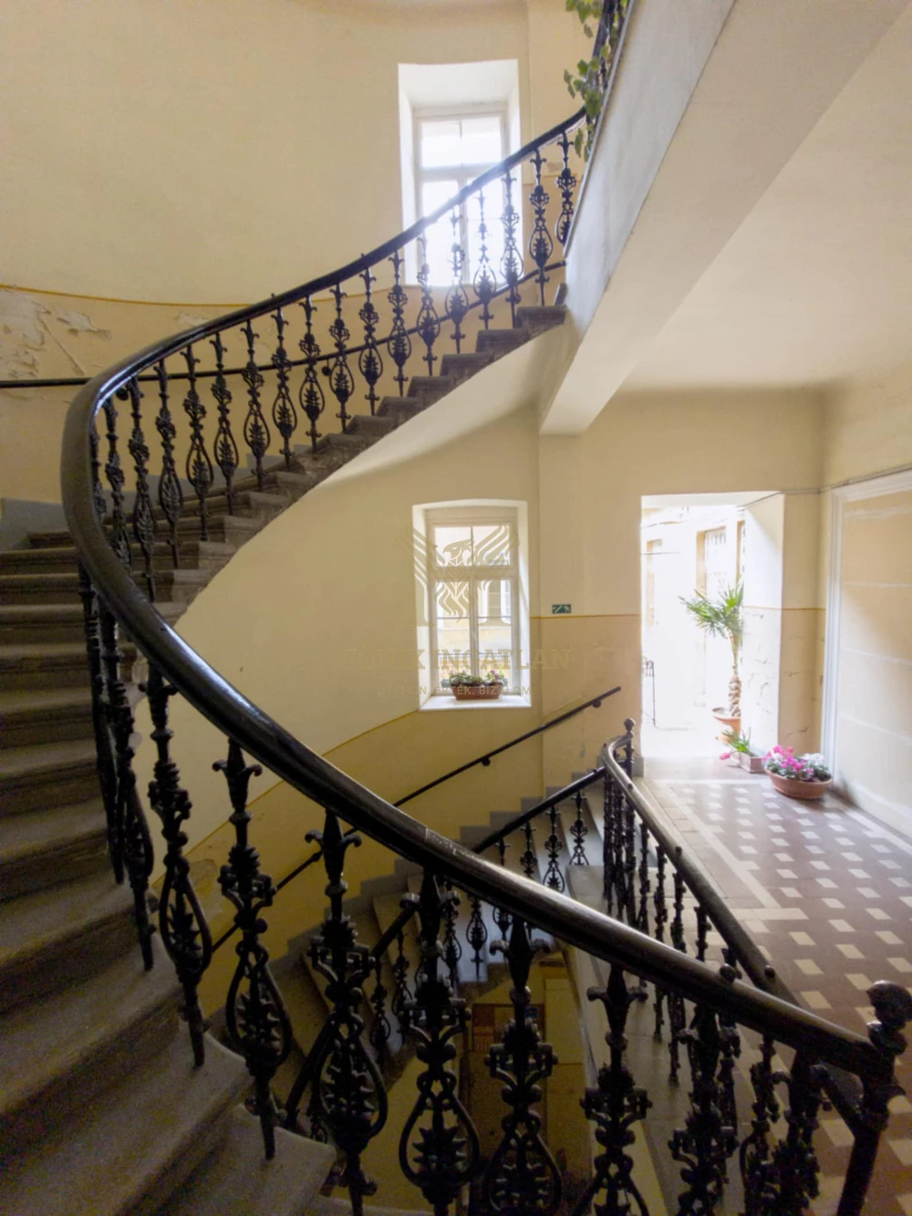 Felújítandó lakás a NAGYMEZŐ utcában