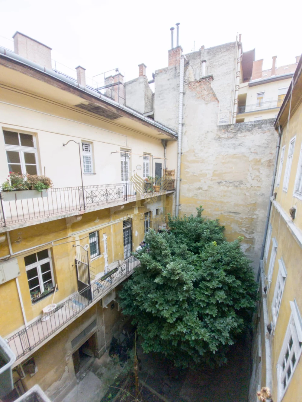 Felújítandó lakás a NAGYMEZŐ utcában