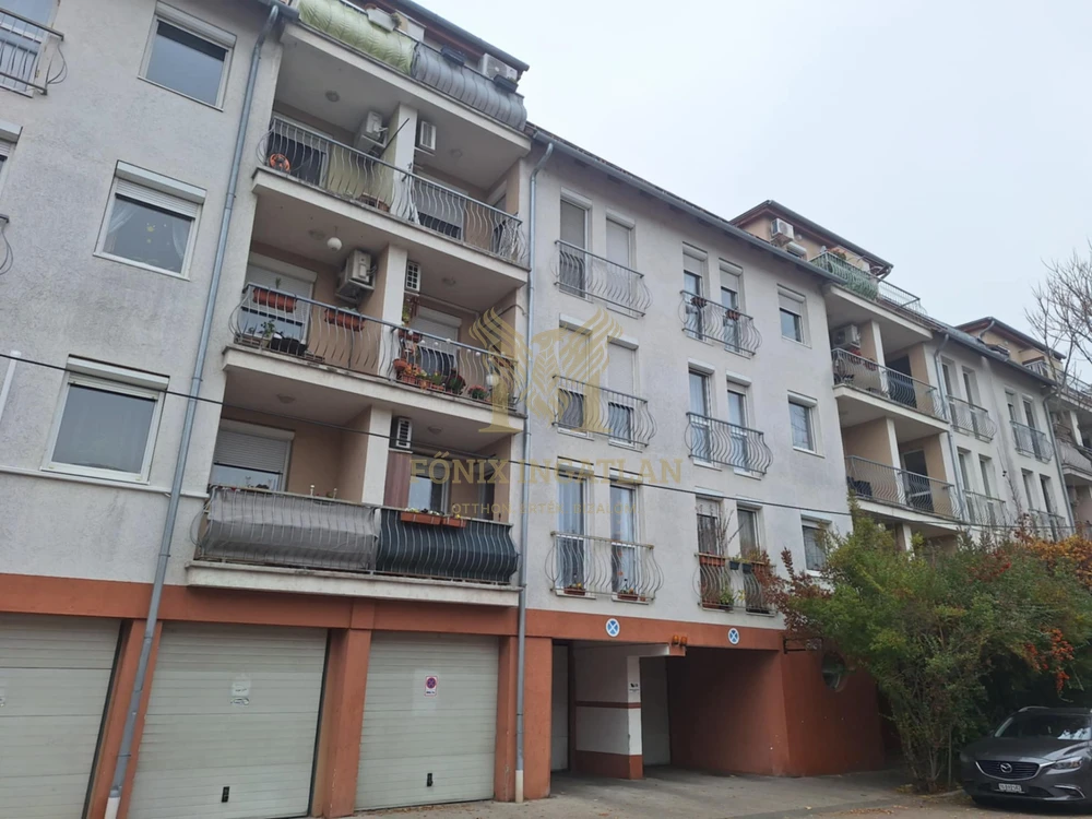 Eladó lakás beépíthető tetőtérrel és saját parkolókkal a XV. kerületben Újpest határában