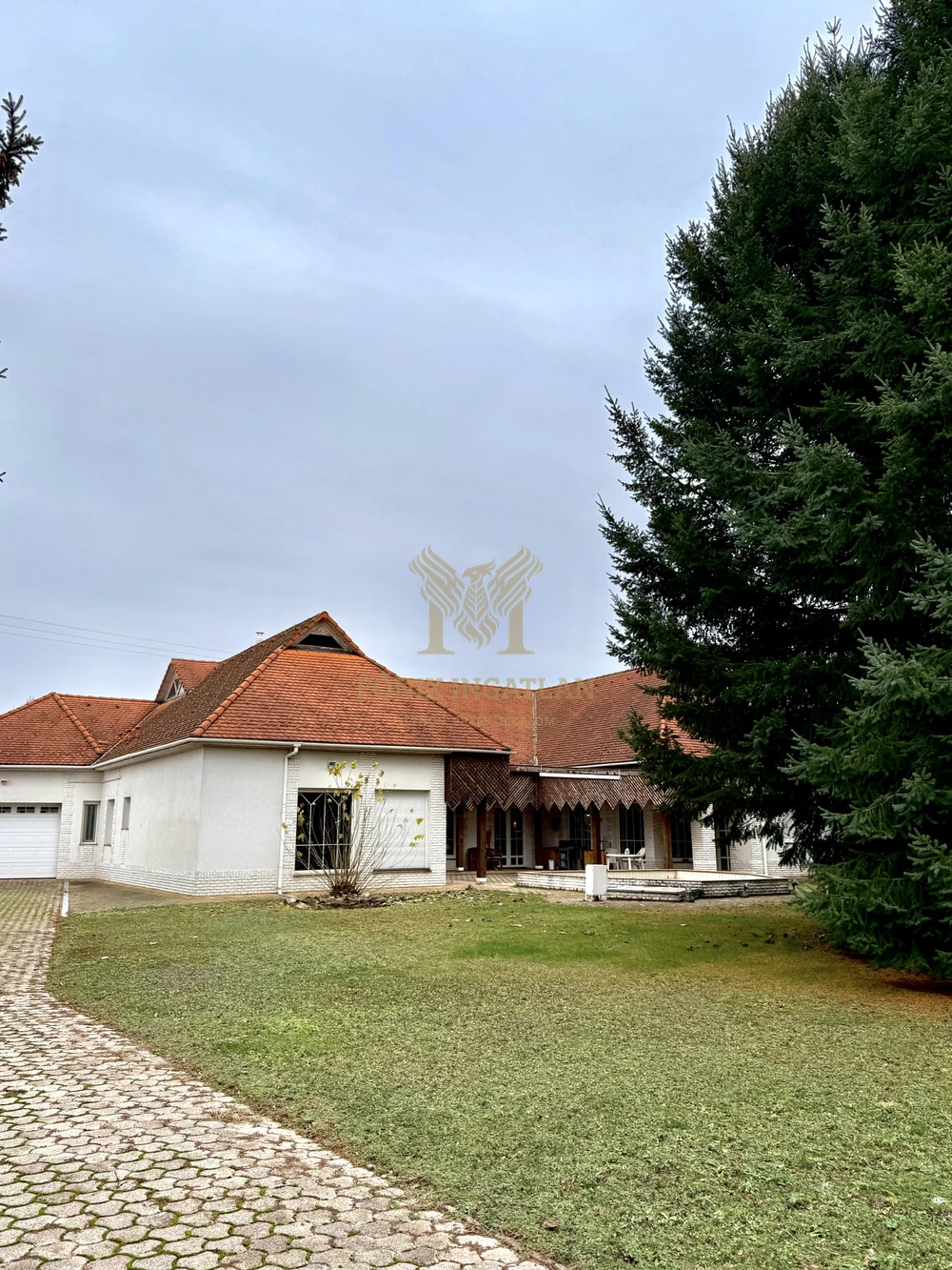 KÜLÖNLEGES CSALÁDI BIRTOK ELADÓ DEBRECEN, JÓZSA VÁROSRÉSZEN!