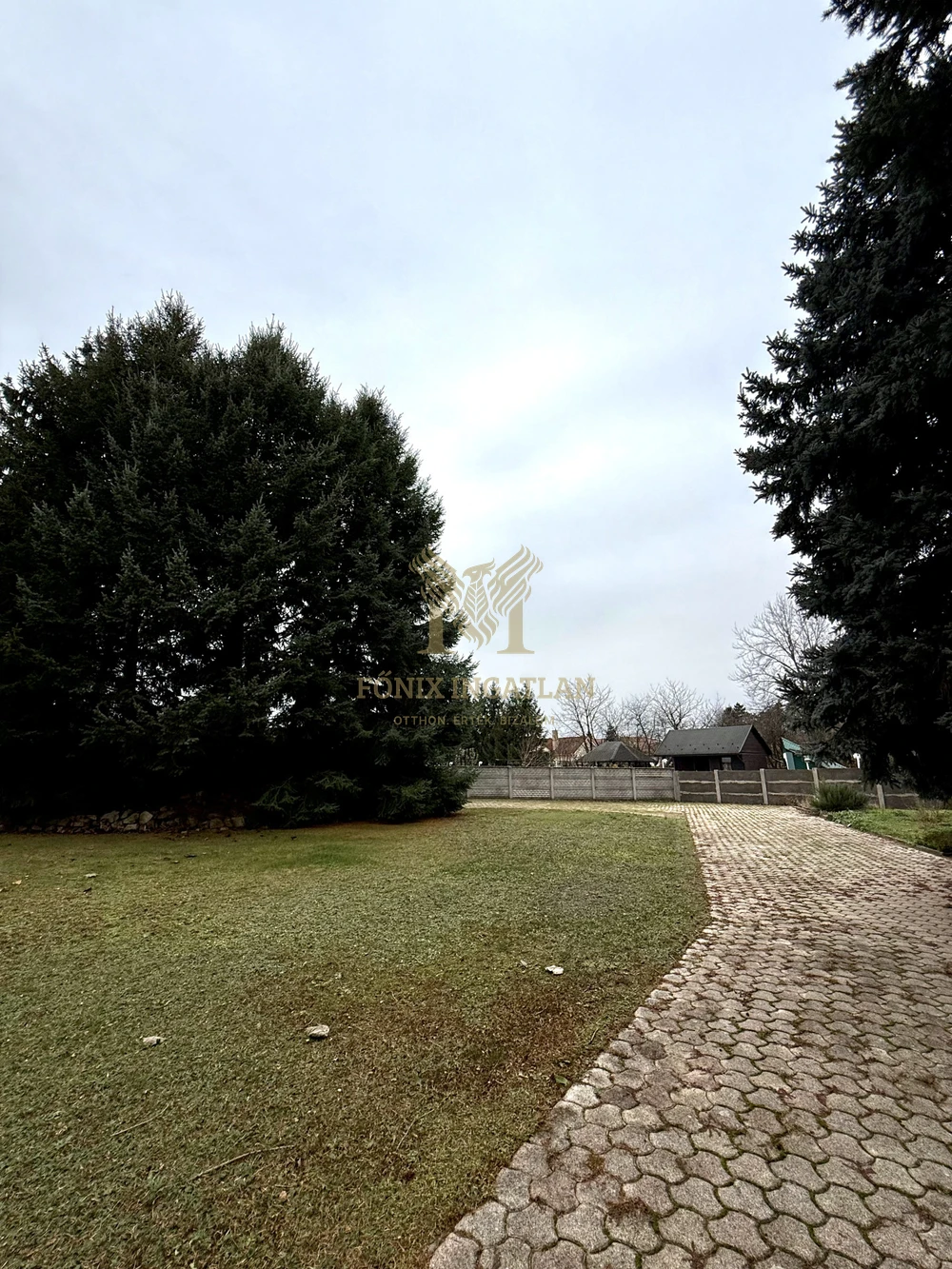 KÜLÖNLEGES CSALÁDI BIRTOK ELADÓ DEBRECEN, JÓZSA VÁROSRÉSZEN!