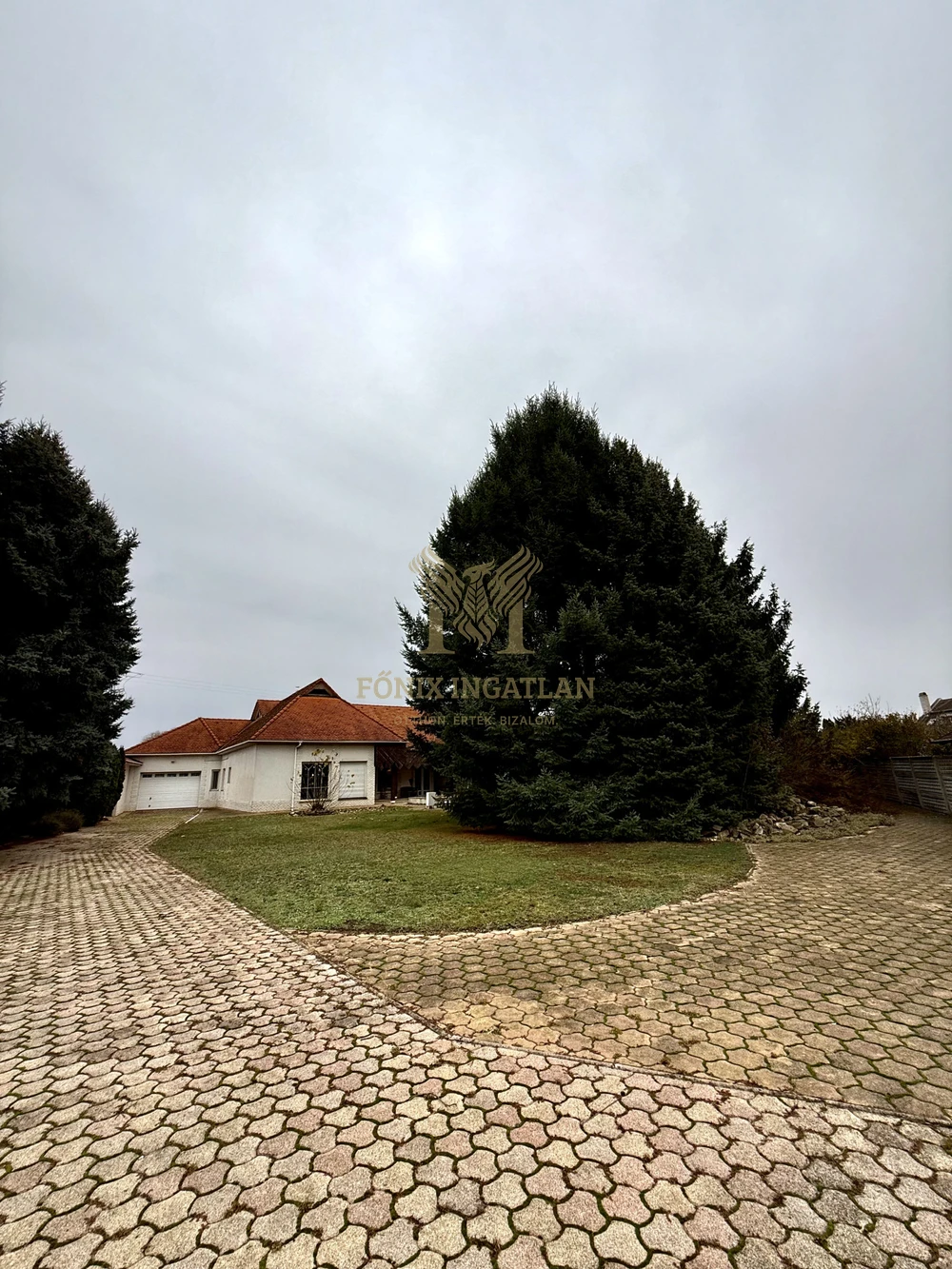 KÜLÖNLEGES CSALÁDI BIRTOK ELADÓ DEBRECEN, JÓZSA VÁROSRÉSZEN!