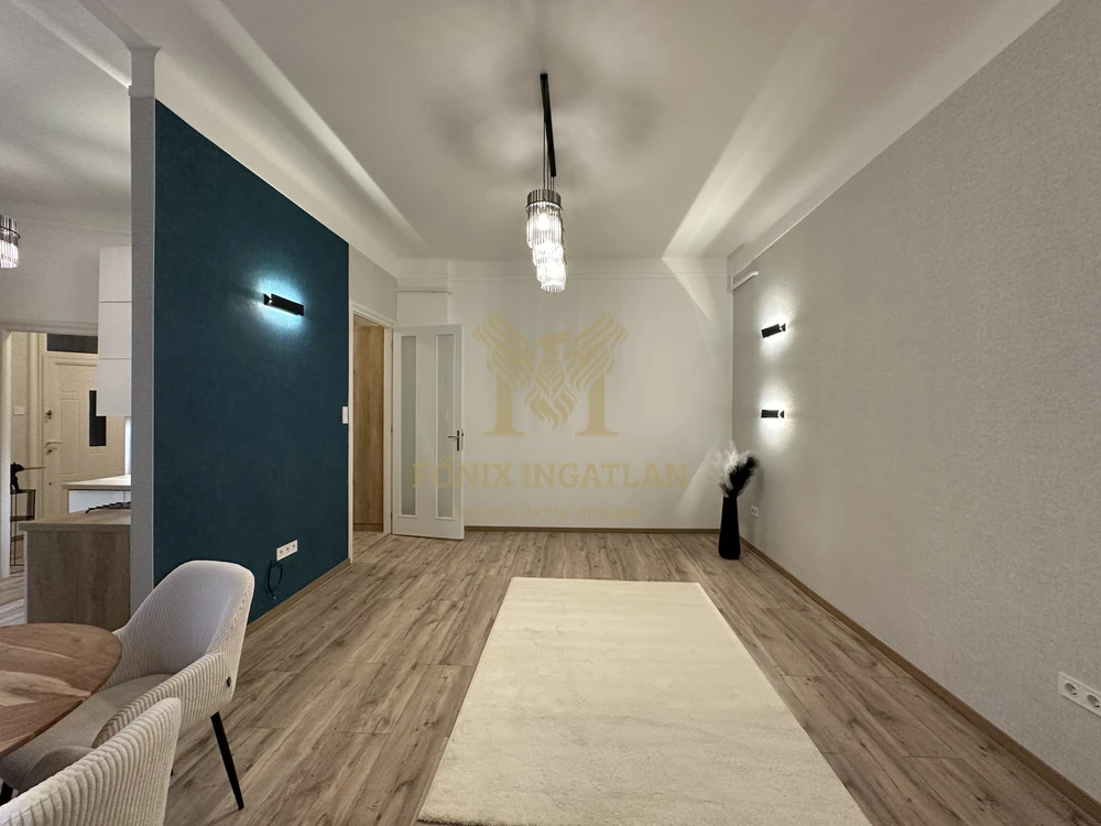 Belvárosi nyugalom a Károly körúton udvari parkolóval