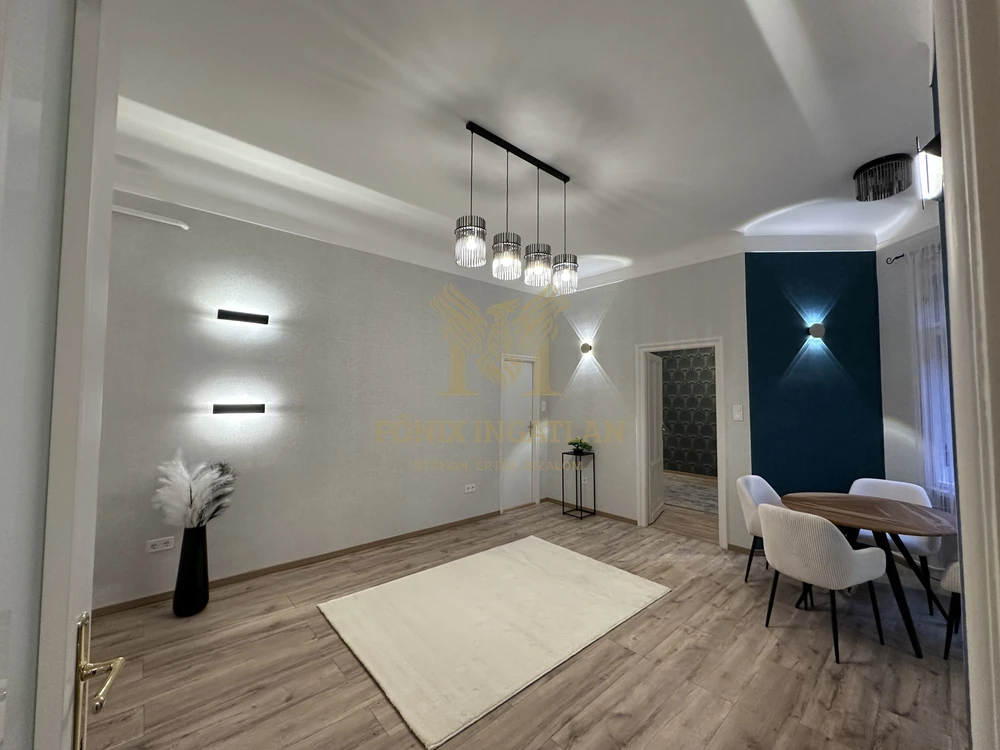 Belvárosi nyugalom a Károly körúton udvari parkolóval