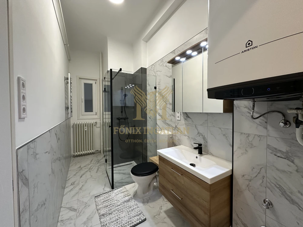 Belvárosi nyugalom a Károly körúton udvari parkolóval