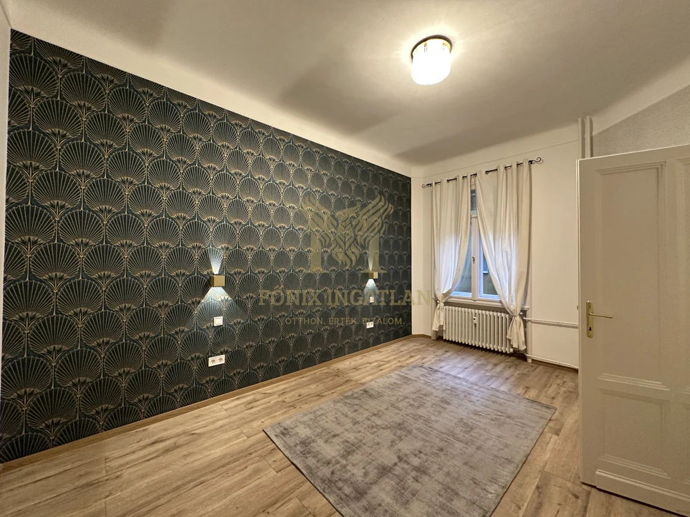 Belvárosi nyugalom a Károly körúton udvari parkolóval