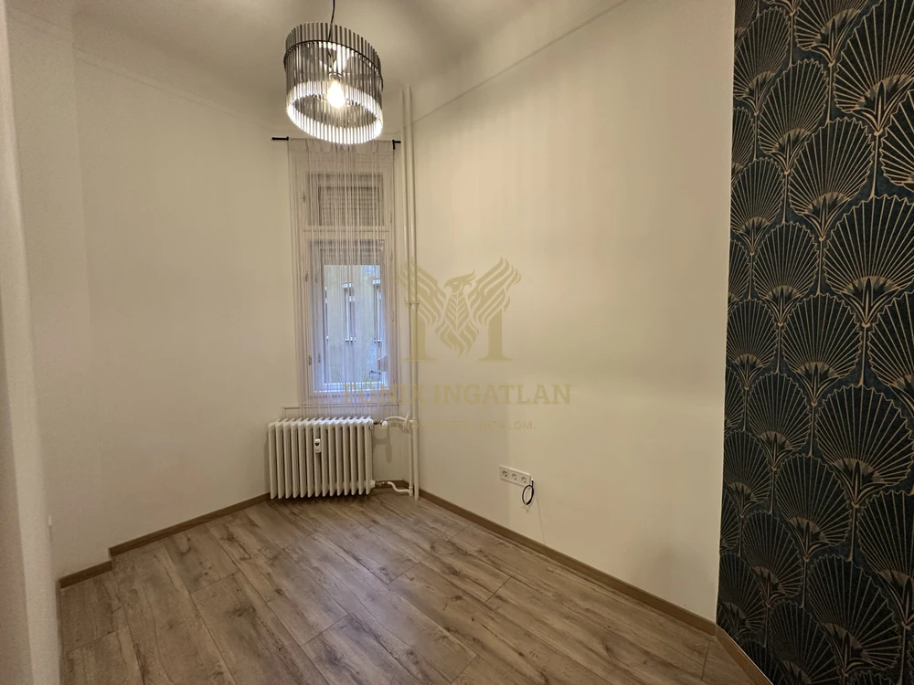 Belvárosi nyugalom a Károly körúton udvari parkolóval